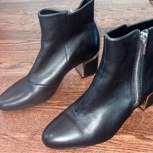 DKNY Crosbi black Zip Bootie, CHROME zipper,Size 9.5